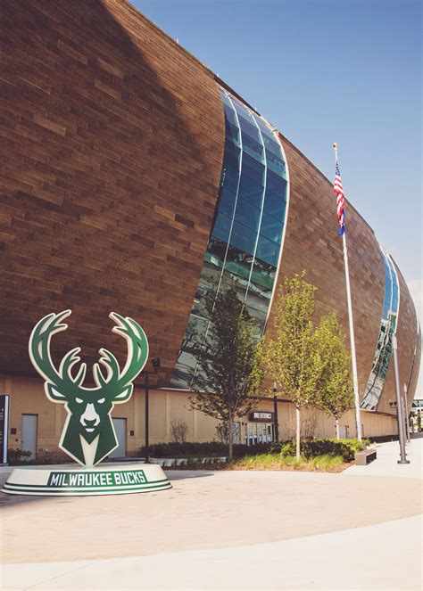 Bucks arena - Sep 6, 2018 · On August 26, the Bucks opened Fiserv Forum to the public, showing off the modern and chic arena which will house Bucks games, Marquette basketball games, and concerts, hosting over 200 events a year. 